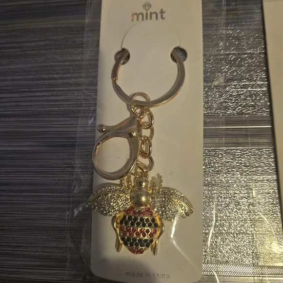 Bundle Of 6 Gold Bee Keychain Charm - Rhinestone Accent - Picture 4 of 6